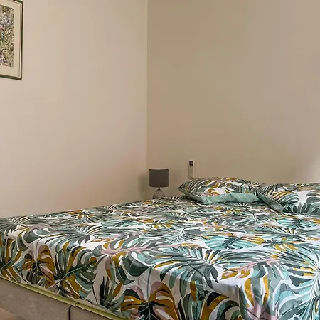 Pet Friendly In Vers-pont-du-gard בית נופש ור פון דו גאר