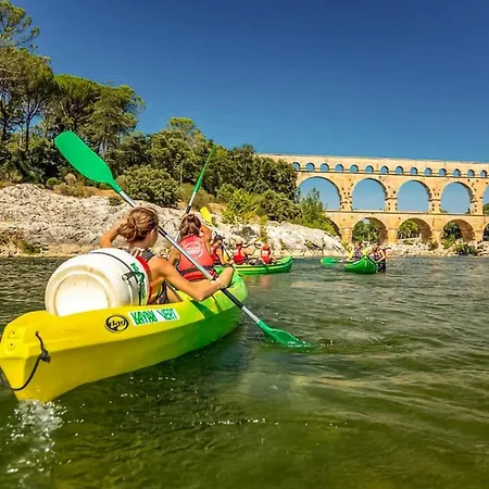 Gorgeous In Vers-pont-du-gard Semesterbostad *